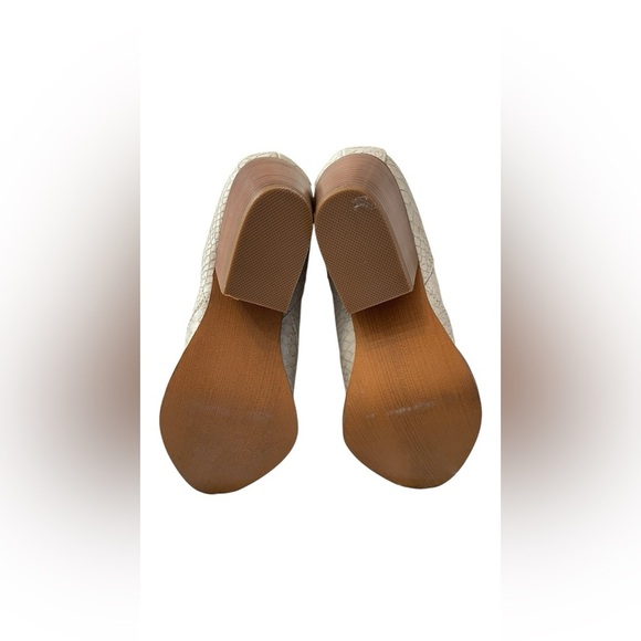 Laura Marano by Not Rated Western Ankle Bootie White Faux Snake Print Size 8 - Picture 12 of 14